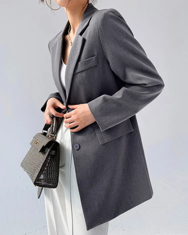 Blazer Luce gris avec boutonnage simple, parfait pour un look professionnel ou décontracté.