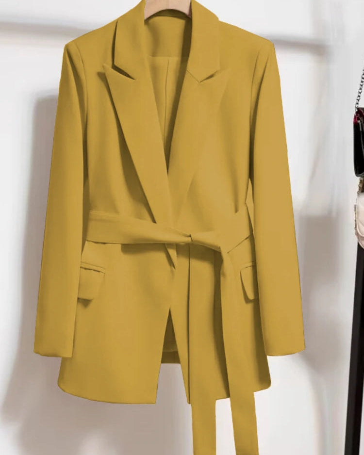 Blazer Nicole jaune citron, un blazer féminin avec une coupe impeccable.