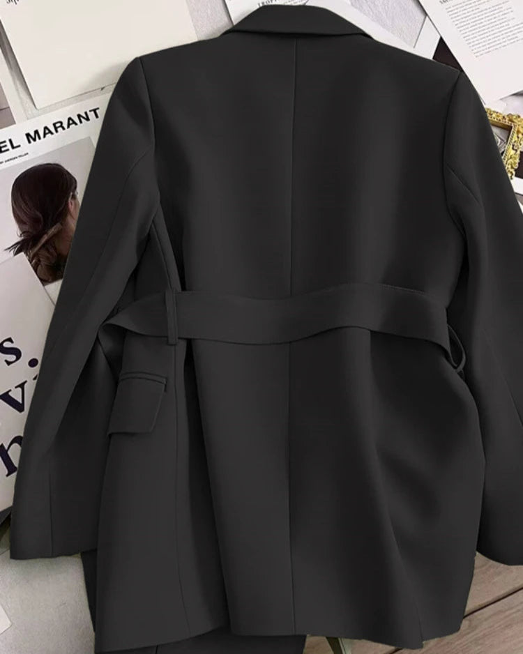 Blazer Nicole noir femme, chic et sophistiqué.