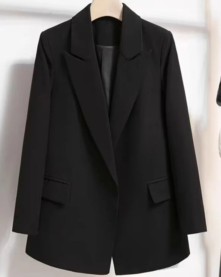 Blazer Nicole noir femme, chic et intemporel avec col de costume.