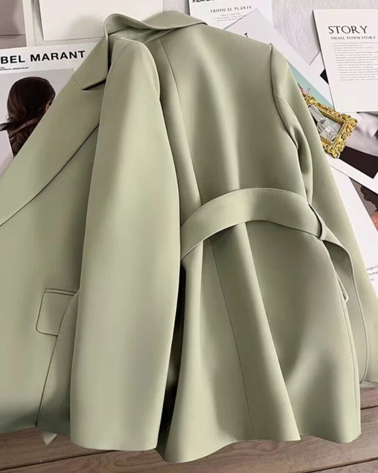Blazer Nicole vert émeraude, une pièce de luxe et raffinement.