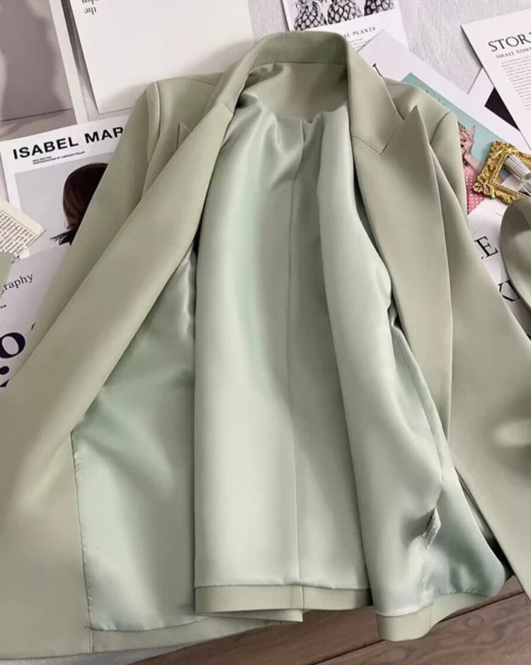 Blazer Nicole vert émeraude, un choix de couleur intemporel et chic.