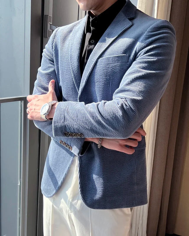 Blazer Roméo homme, bleu, chic et moderne, boutonnage double et simple.