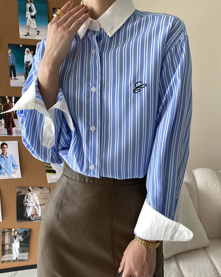 Chemise Blanche femme, bleu, haut de gamme, pour un look sophistiqué et élégant.
