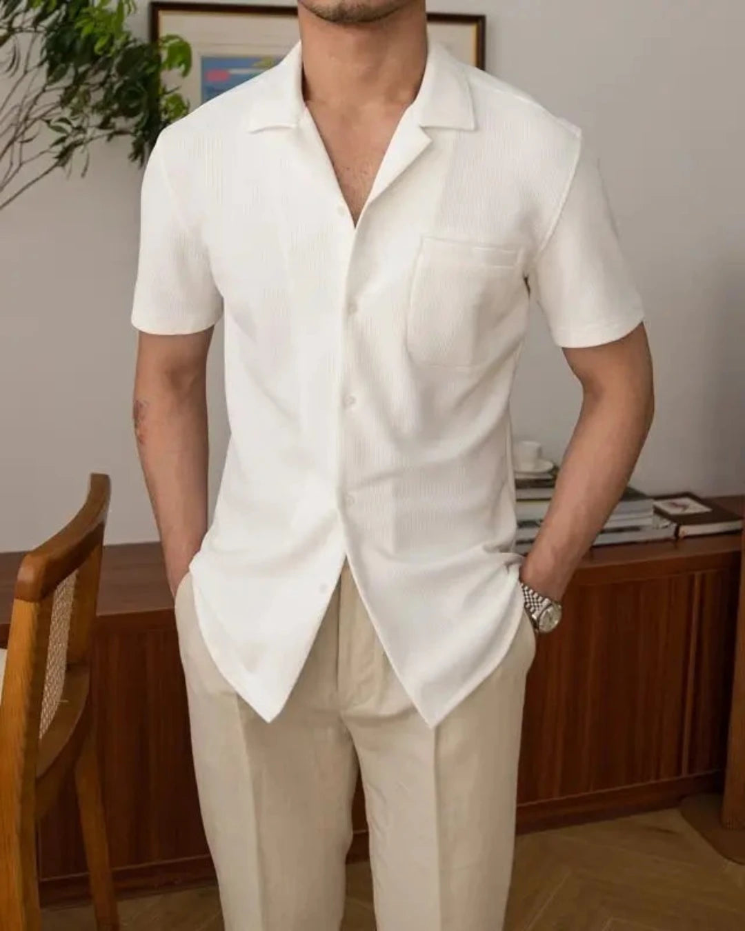 Chemise Gabriel blanche pour homme, manches courtes et col rabattu, style Old Money.