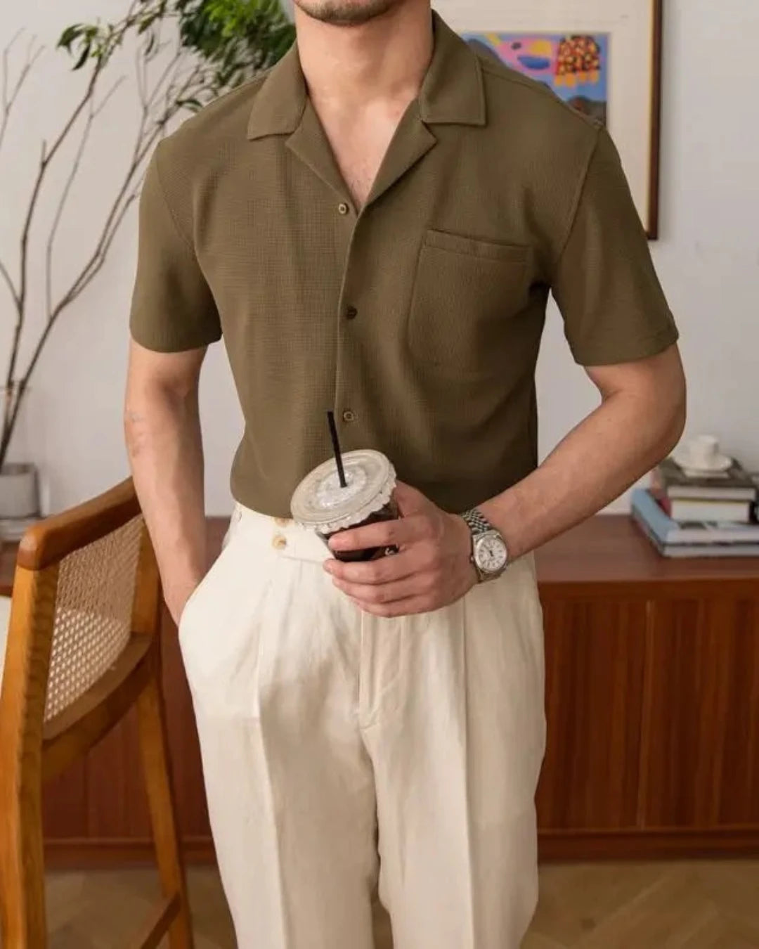 Chemise Gabriel verte pour homme, manches courtes, style raffiné et décontracté.