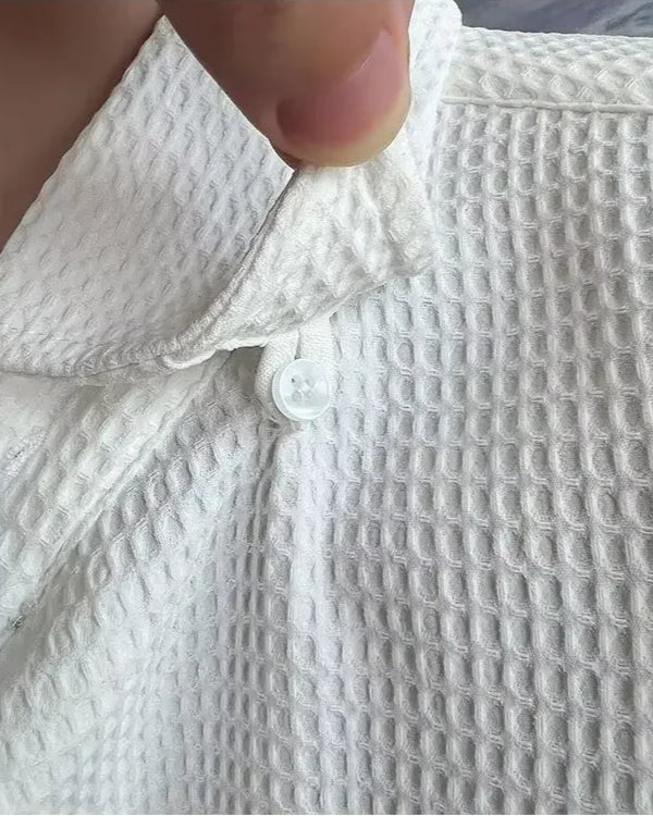 Chemise Jules blanche, vue détaillée, tissu raffiné et design soigné pour homme.