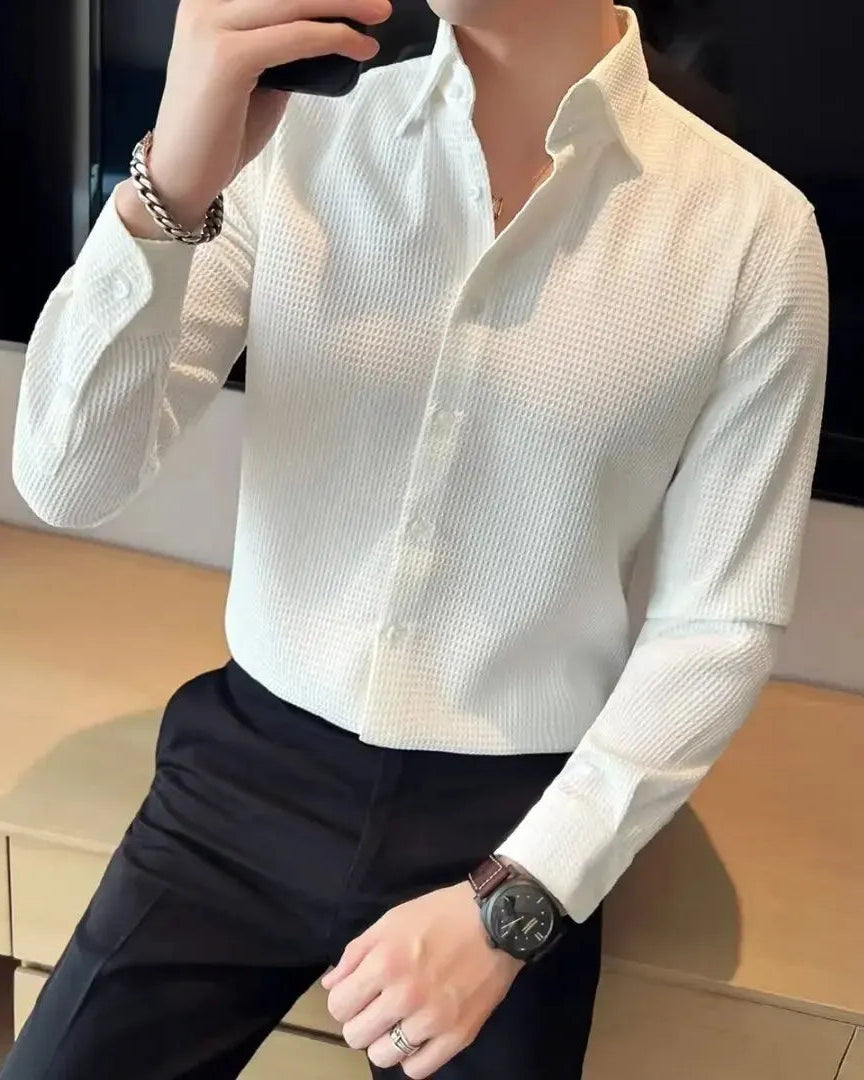 Chemise Jules blanche pour homme, coupe classique et élégante, style intemporel.