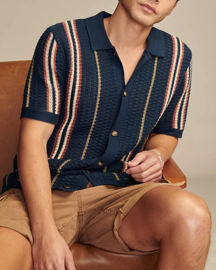 Chemise Léandre bleu foncé, rayures, col rabattu, manches courtes.