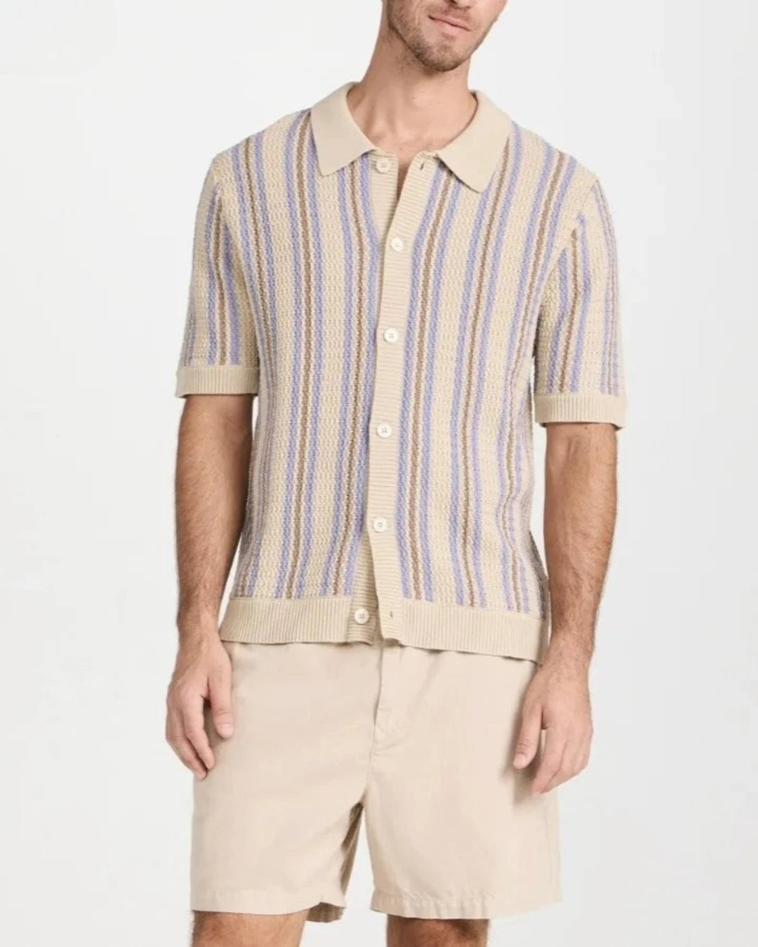 Chemise légère multicolore pour homme, tissu large et respirant.