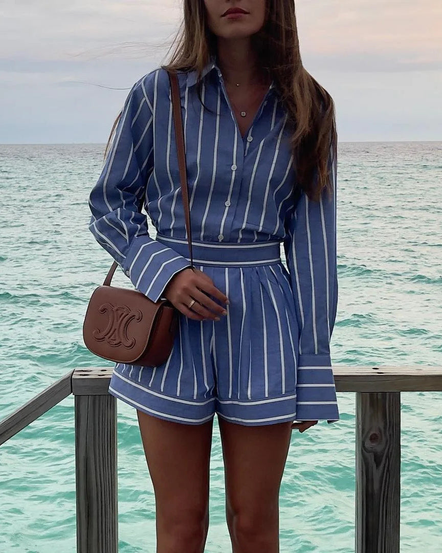 Short taille haute bleu à ceinture élastique, ensemble chic d’été.