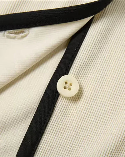 Ensemble complet Léoni avec col polo et mini-jupe pour femme.