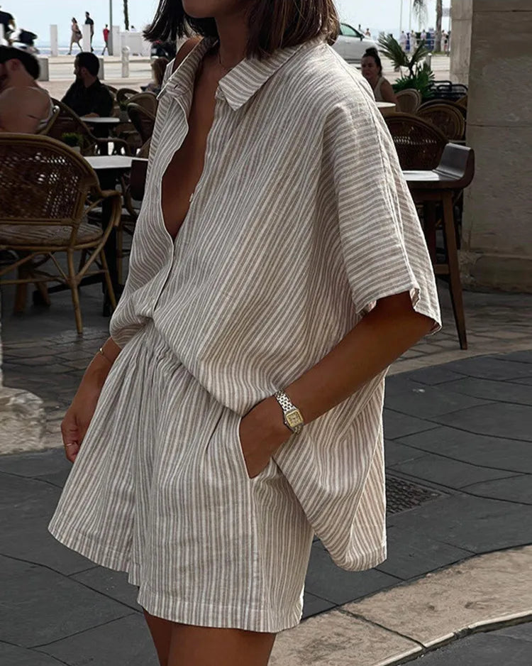 Chemise et short femme style haute couture, rayures grises, tissu mélangé.
