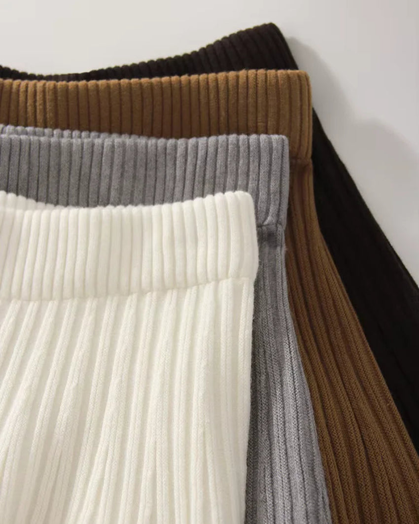 Jupe grise Camille en tissu tricoté, style moderne pour femme.