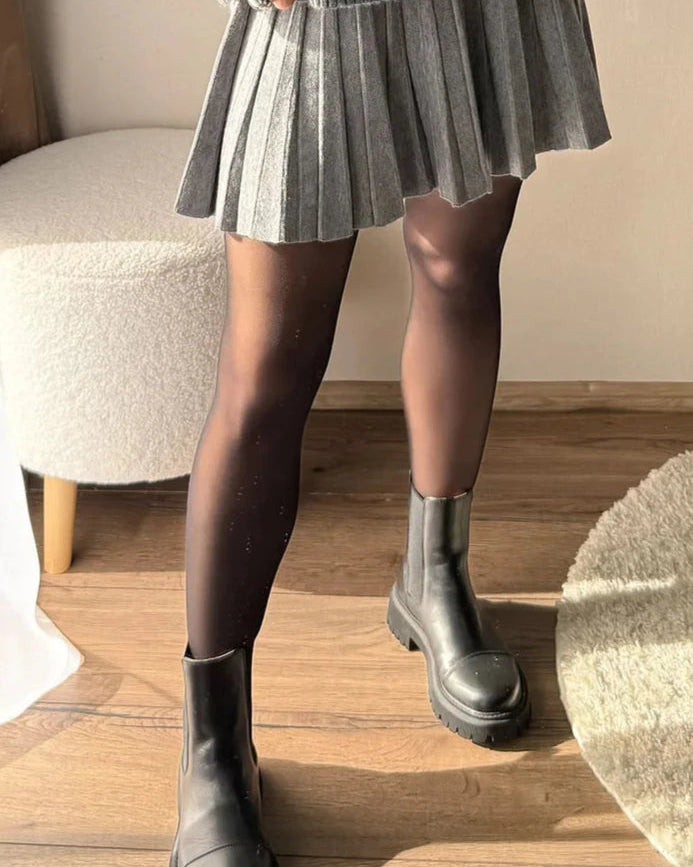 Jupe grise Camille en tissu tricoté, style moderne pour femme.