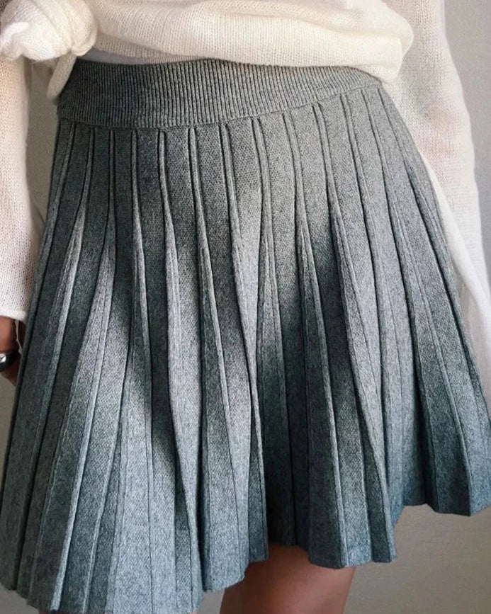 Jupe grise Camille en tissu tricoté, style moderne pour femme.