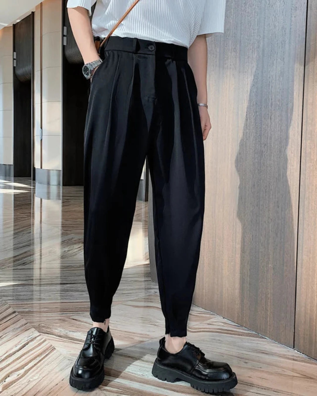 Pantalon Alexandre noir pour homme, en tissu de qualité avec braguette zippée, look intemporel.