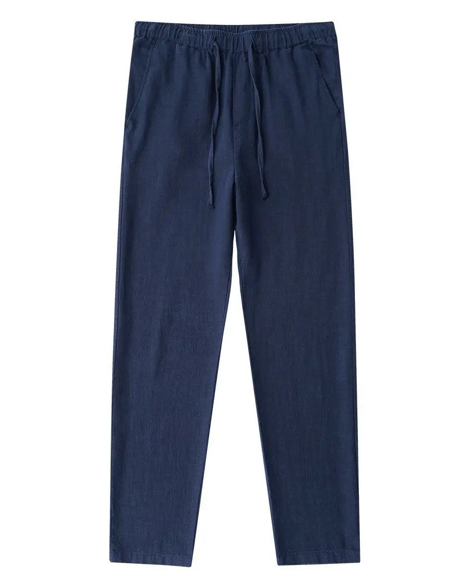 Pantalon Clément porté, inspiration Old Money moderne.