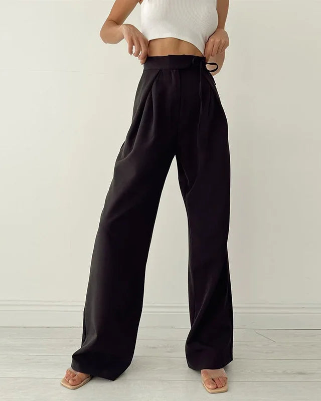 Pantalon Fleurine noir femme, coupe extensible, longueur cheville, pour un look Old Money élégant.