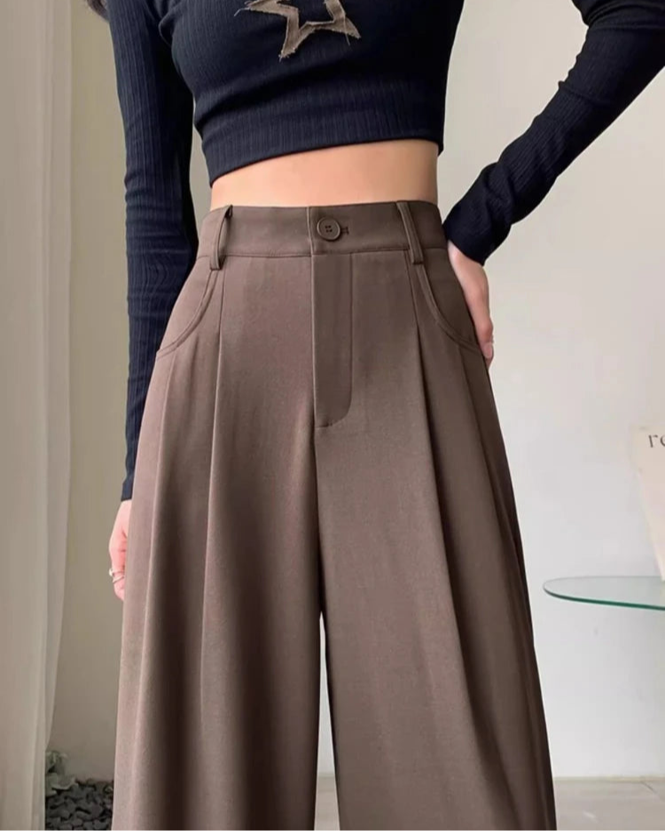 Pantalon Garance femme, couleur marron, tissu structuré, style moderne.