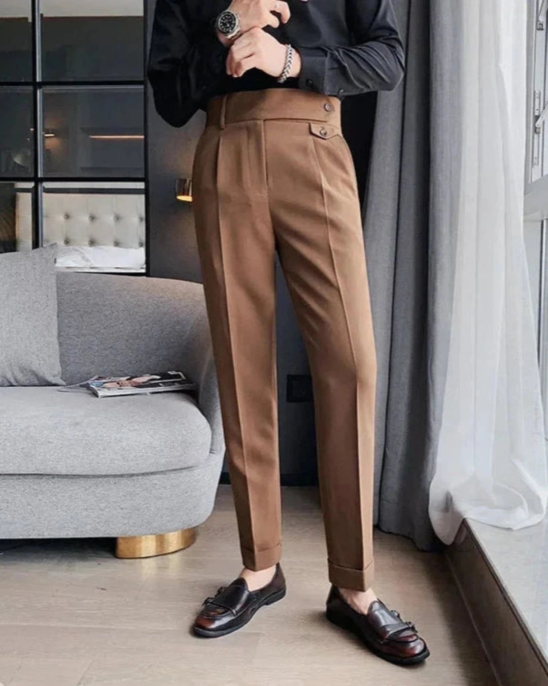 Pantalon Maé homme, café, une touche de raffinement et d’élégance masculine.