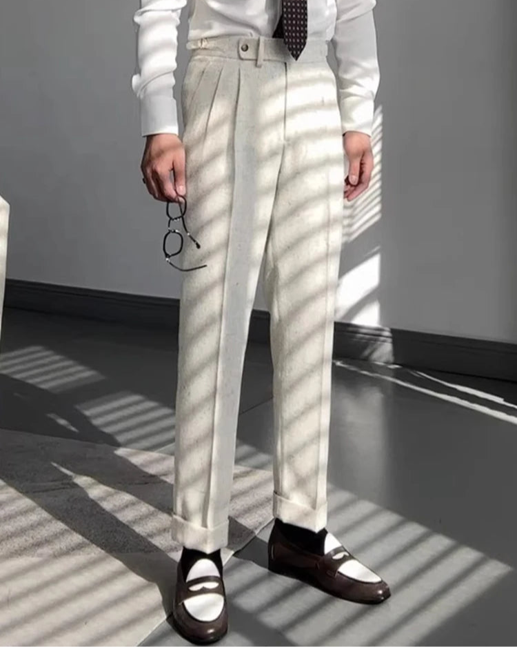 Pantalon Marceau abricot, idéal pour un look professionnel et décontracté.