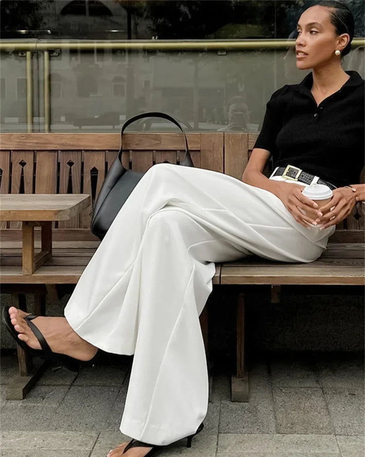 Pantalon Margherite blanc, parfait pour un look chic et décontracté.