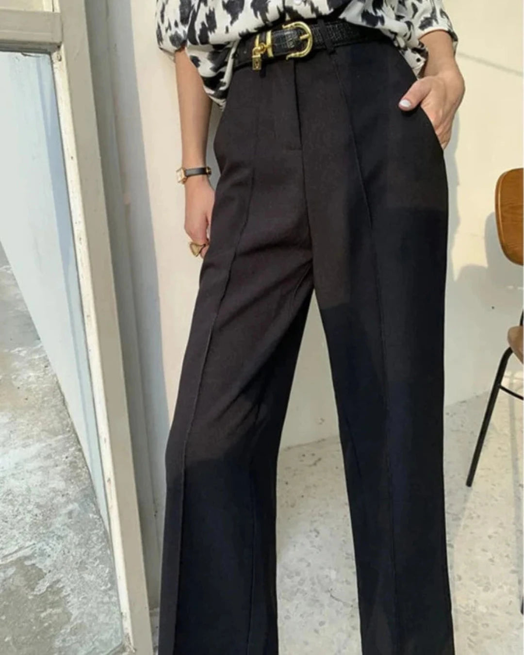 Pantalon Marjolaine noir femme, taille haute et élégance intemporelle.
