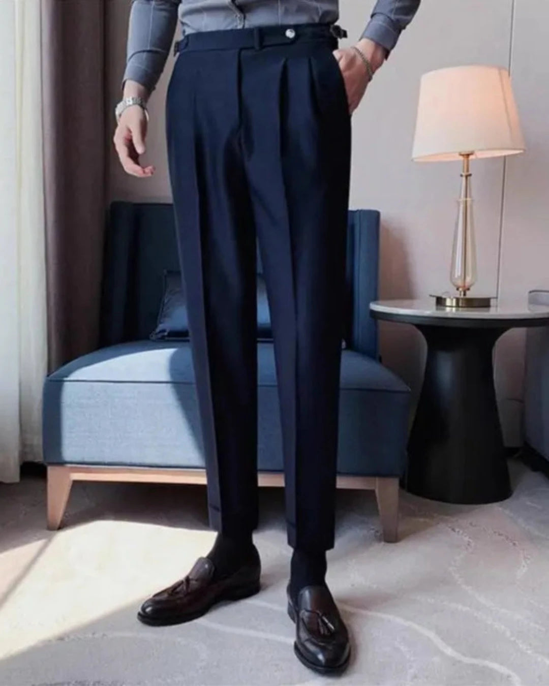 Pantalon Noah homme, bleu navy, pantalon de costume moderne et sophistiqué.