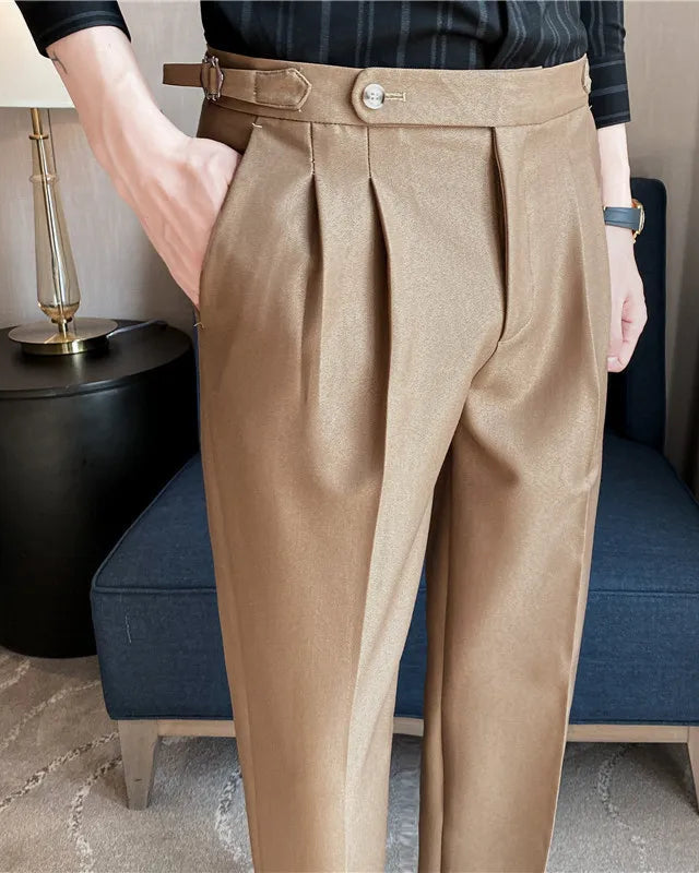 Pantalon Noah homme, kaki, style Old Money avec un design chic.