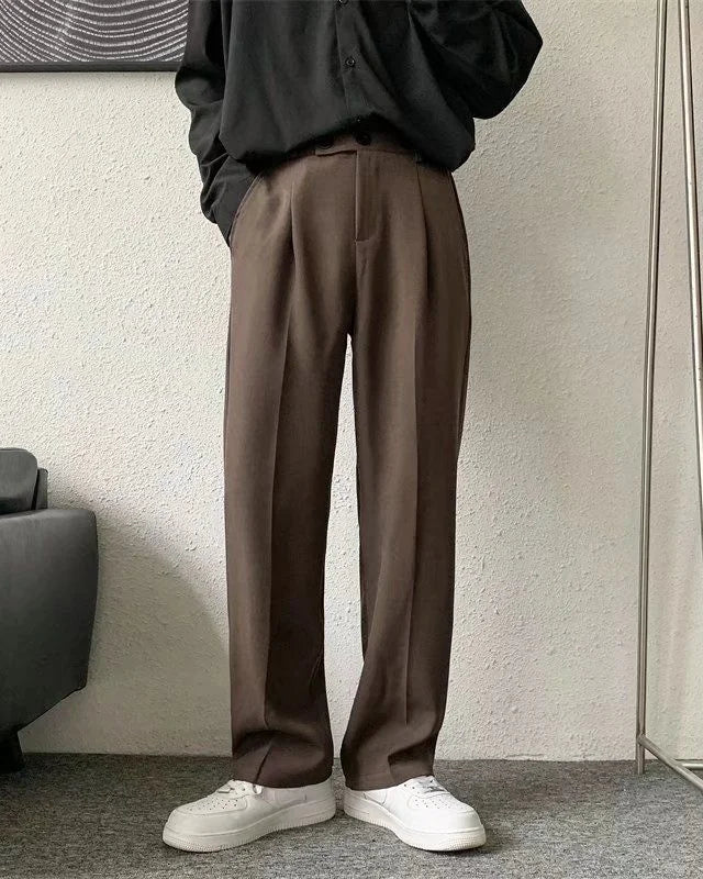 Pantalon Paul marron en fibre de coton, design classique et chic, pour un style intemporel.