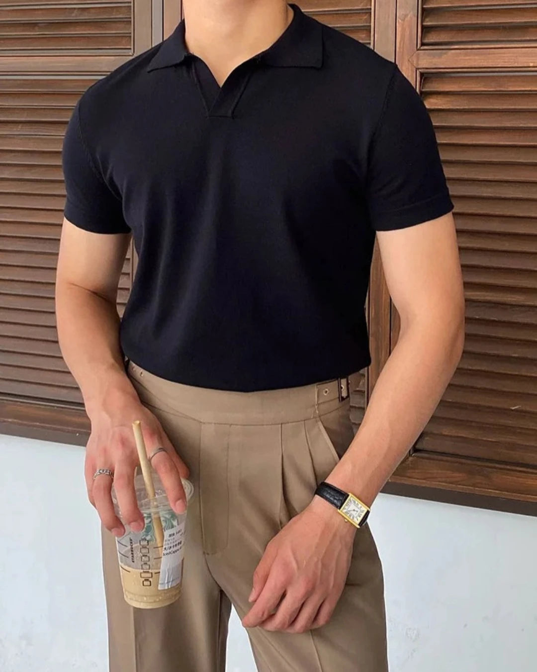 Polo Ethan pour homme en coton noir, tissage artisanal et matière respirante.