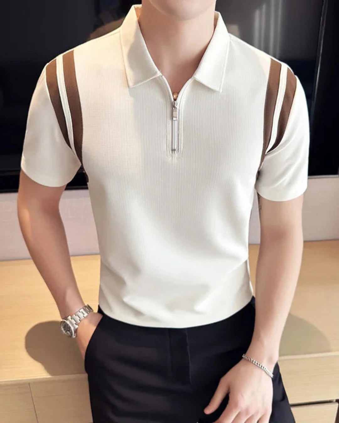 Zoom sur le Polo Jérémy homme, blanc, manches courtes, finitions haut de gamme.