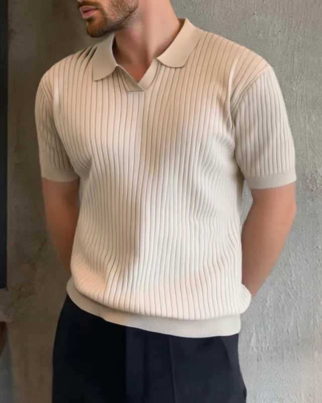 Look estival chic avec le Polo Louis beige, coupe décontractée.