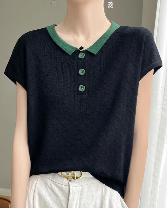 Polo Rosalie noir, élégant et raffiné, parfait pour un look distingué.