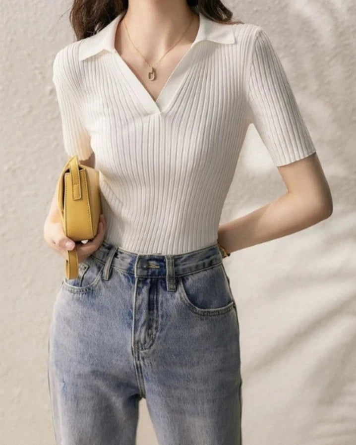 Polo Sophia blanc femme, en tricot élégant, léger et respirant.