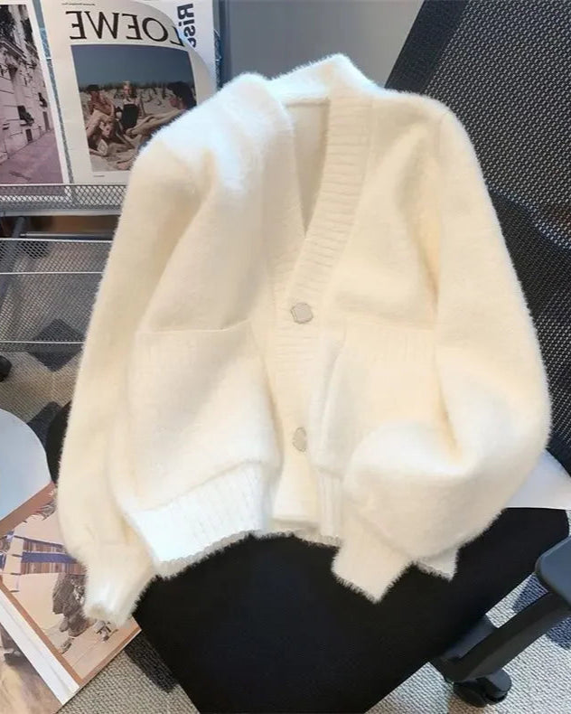 Pull Aimée blanc femme, col en V chic et confortable.