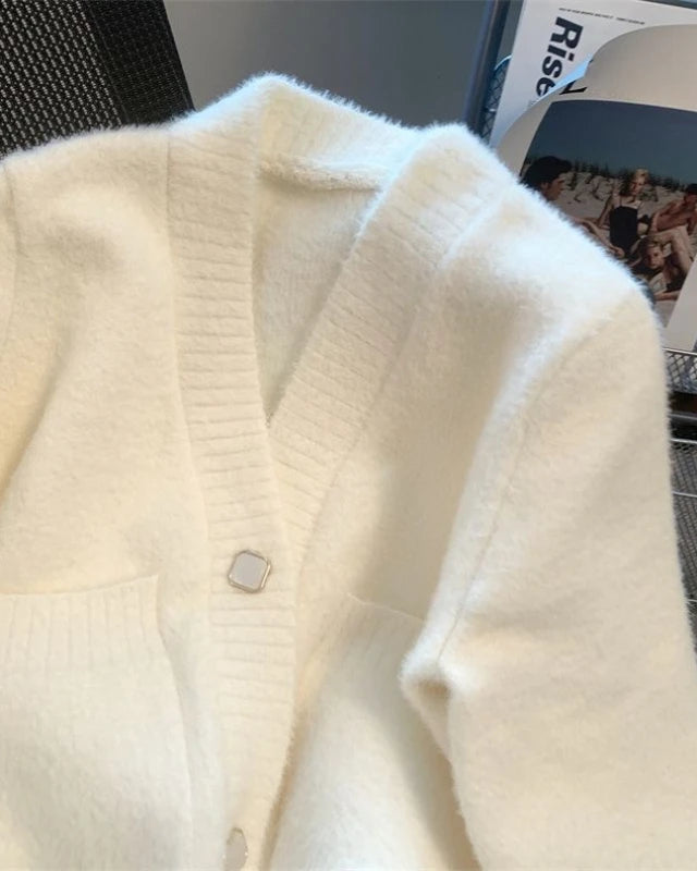 Pull Aimée blanc femme, épais et élégant avec col en V.
