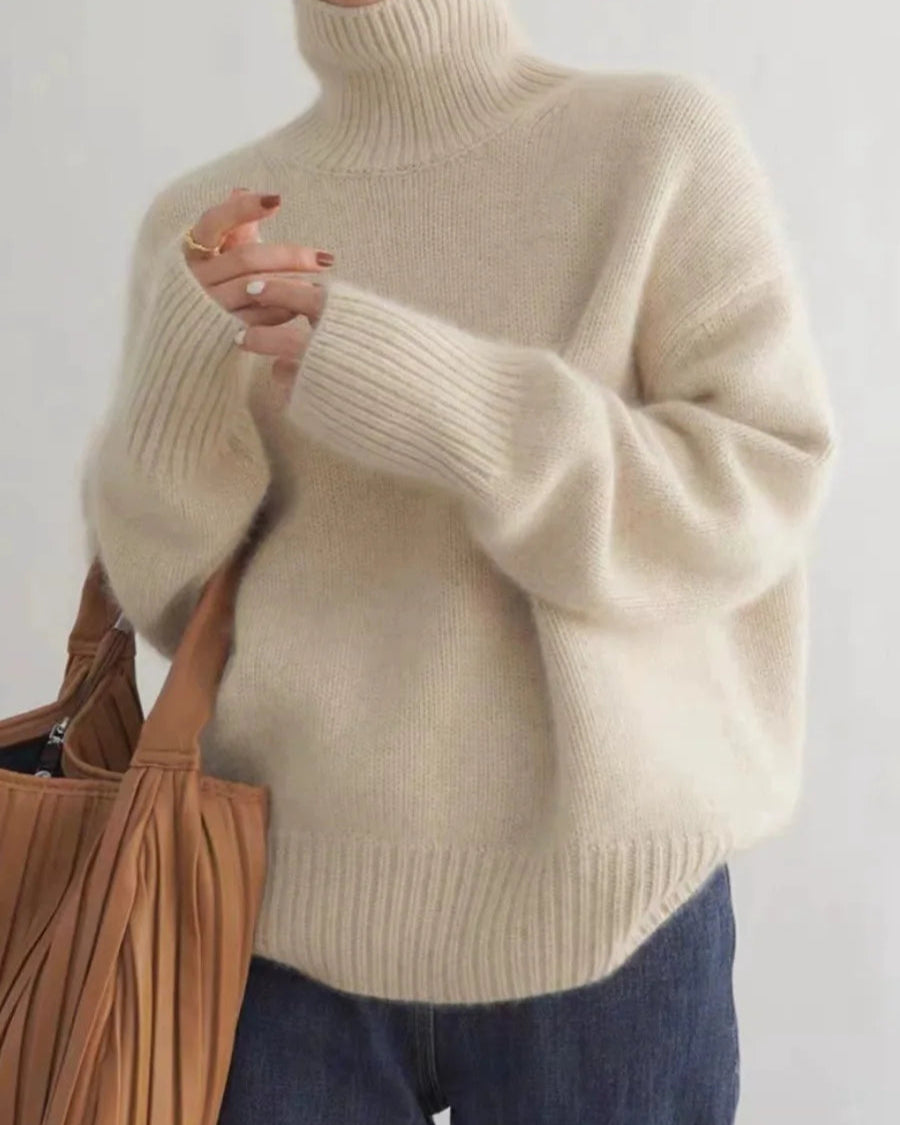 Pull Colette beige en cachemire pour femme, col roulé et coupe ample.