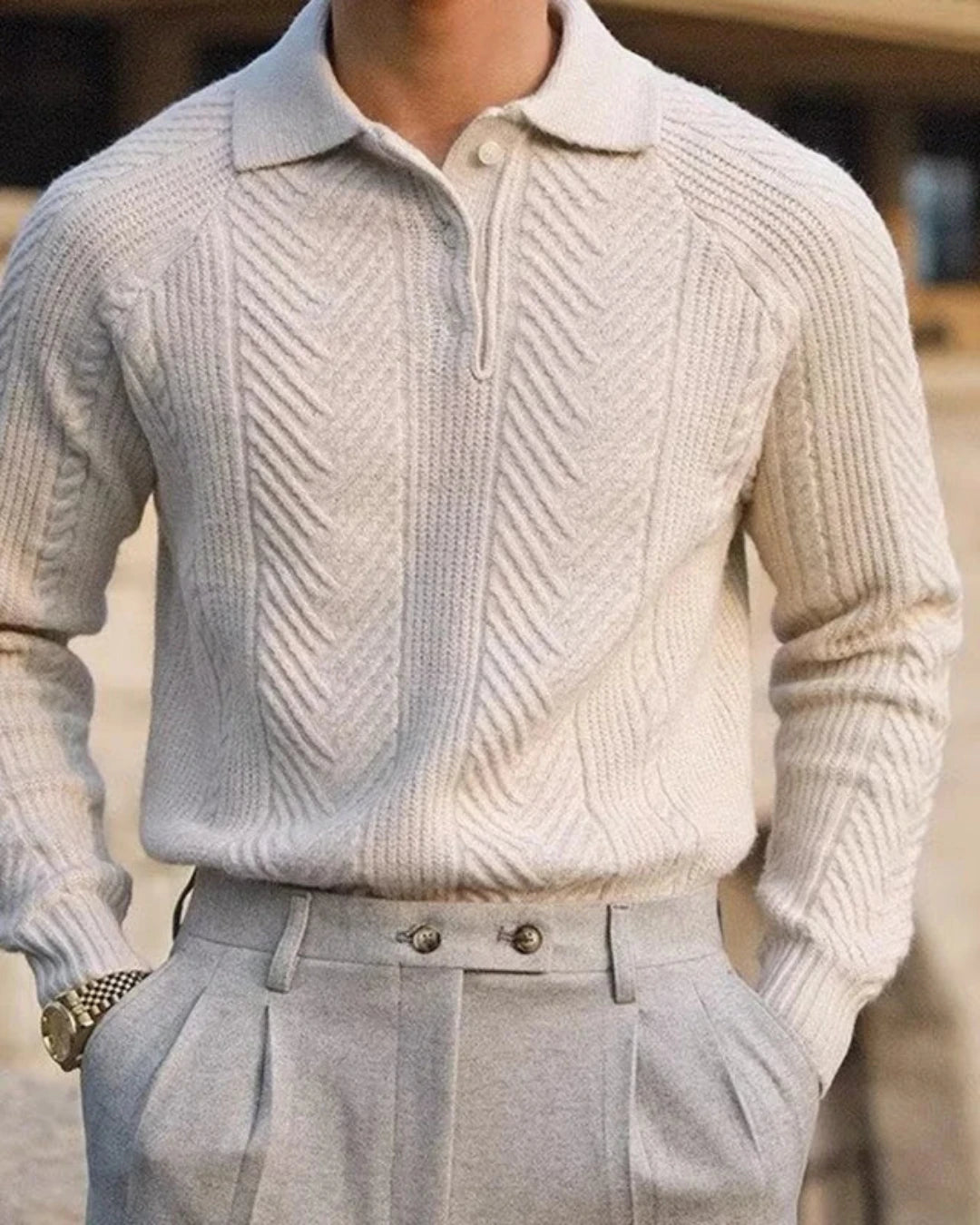 Pull Côme pour homme en polyester abricot avec col rabattu.