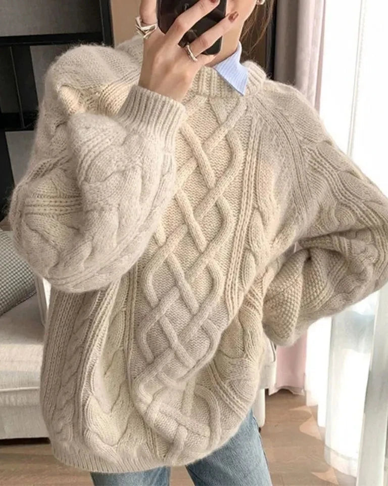 Pull Denise blanc cassé pour femme, col rond en tricot, style Old Money intemporel.