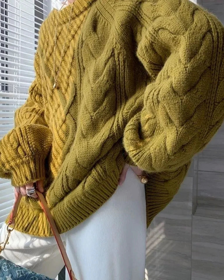 Pull Denise vert jaune pour femme, en tricot, col rond, style élégant et raffiné.