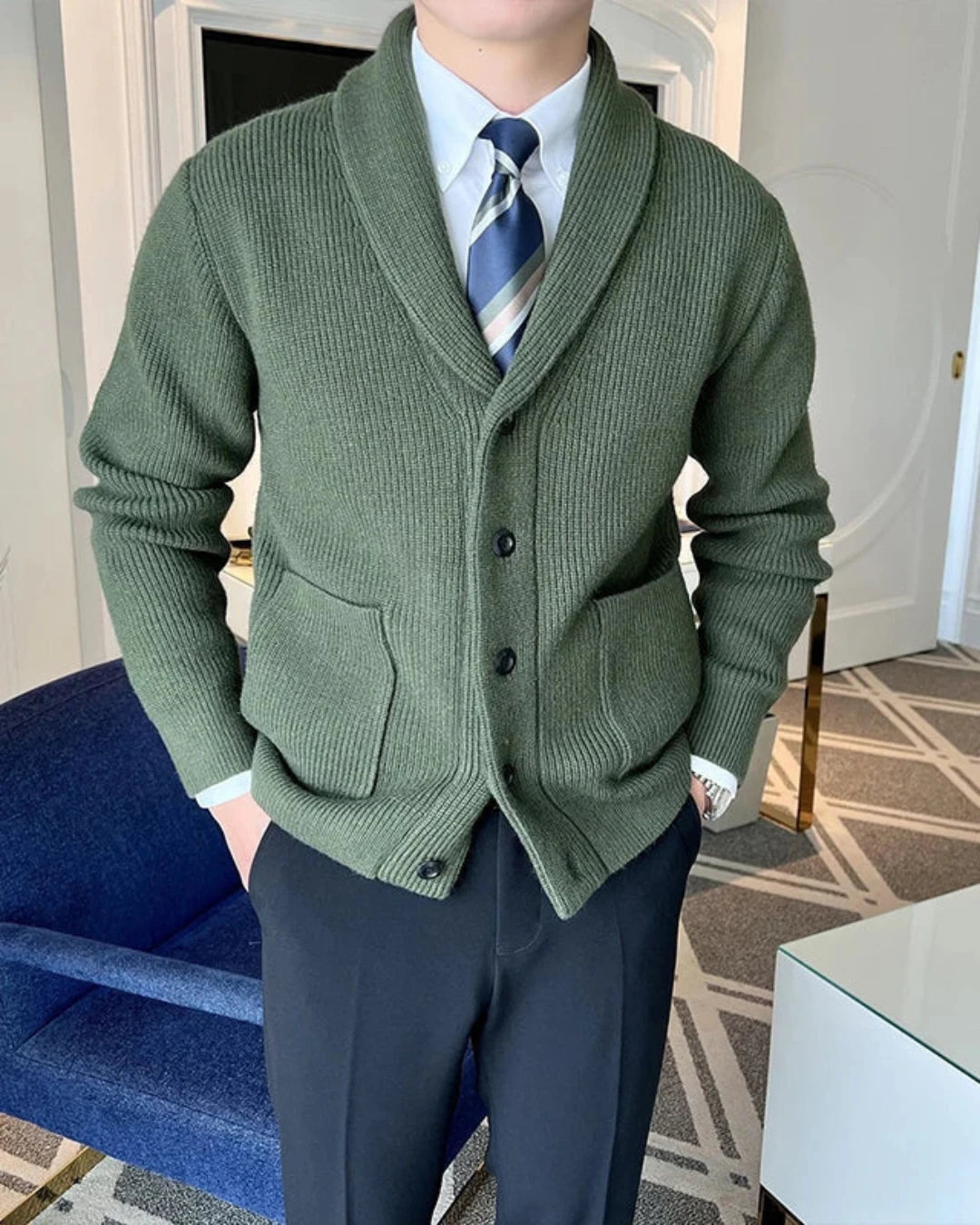 Pull Malo Vert armée pour homme, conçu en tricot à plat avec col rabattu, look raffiné