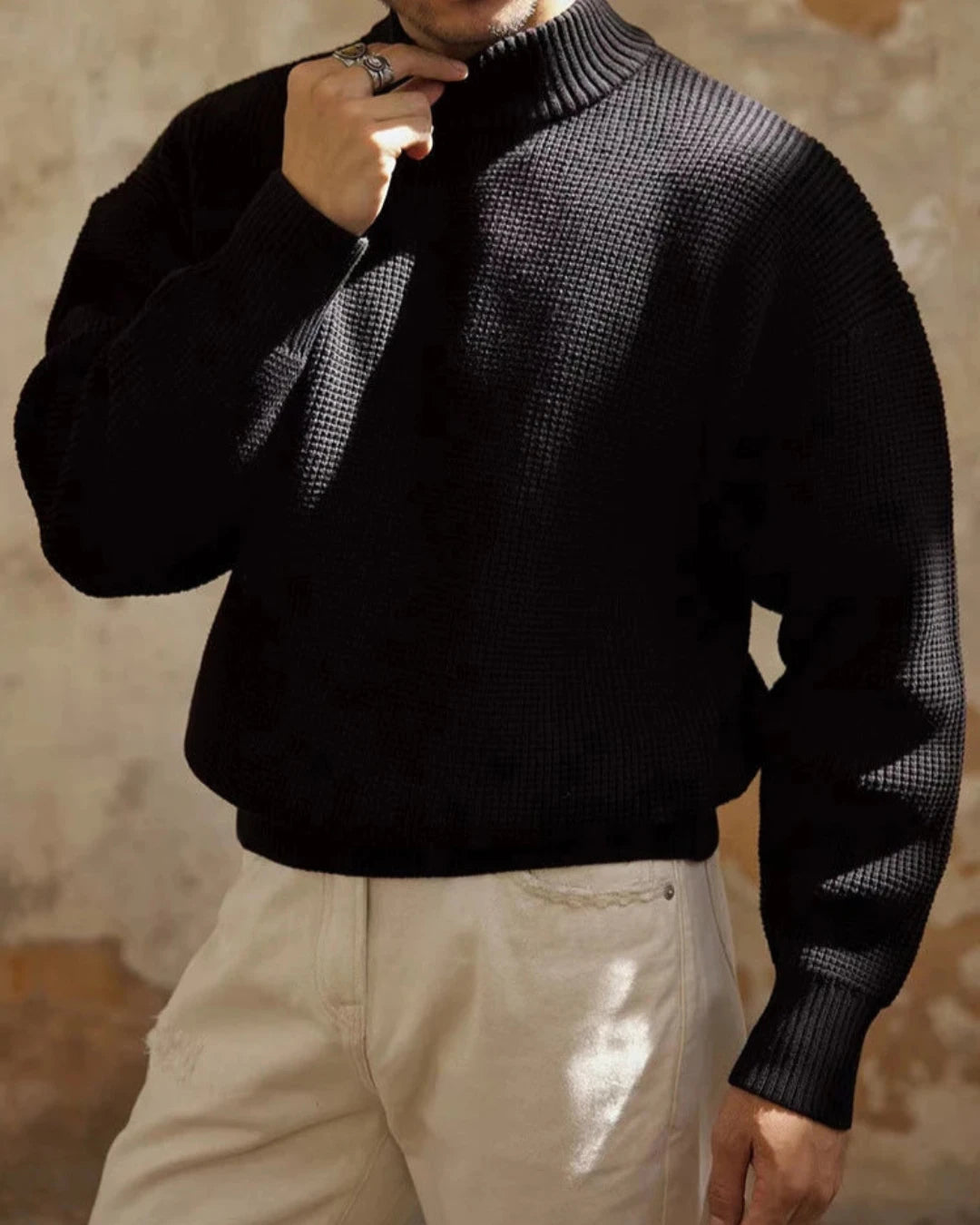 Pull Milo homme, noir, élégant et moderne avec col montant.