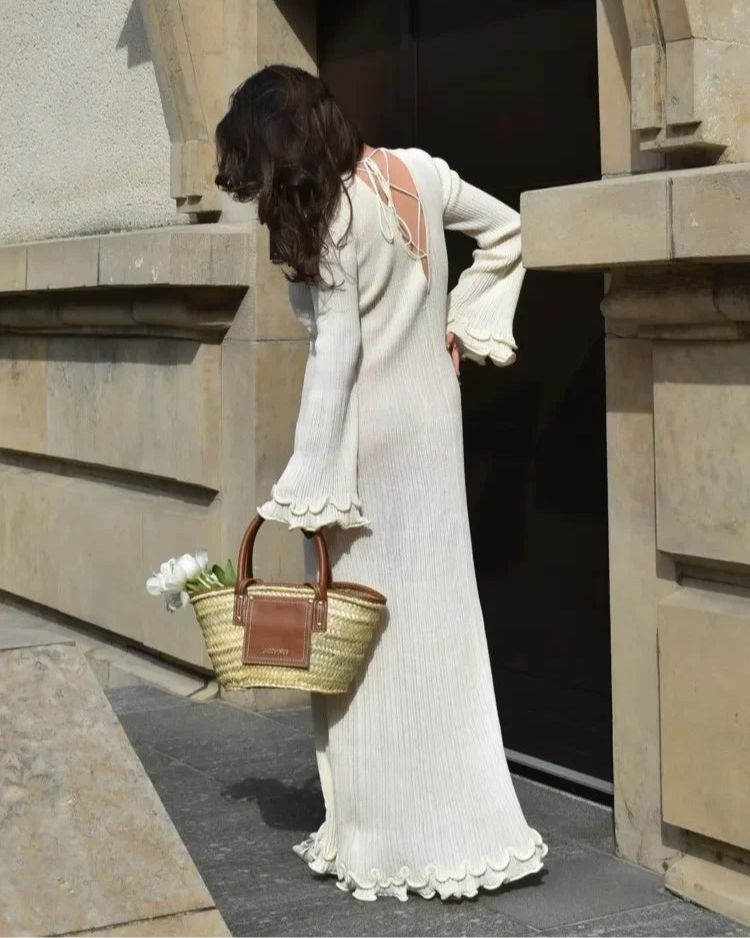 Robe Armance blanche longue, col rond et longueur cheville sophistiquée.