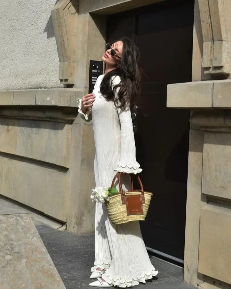 Robe Armance blanche pour femme, ourlet volanté élégant et style raffiné.