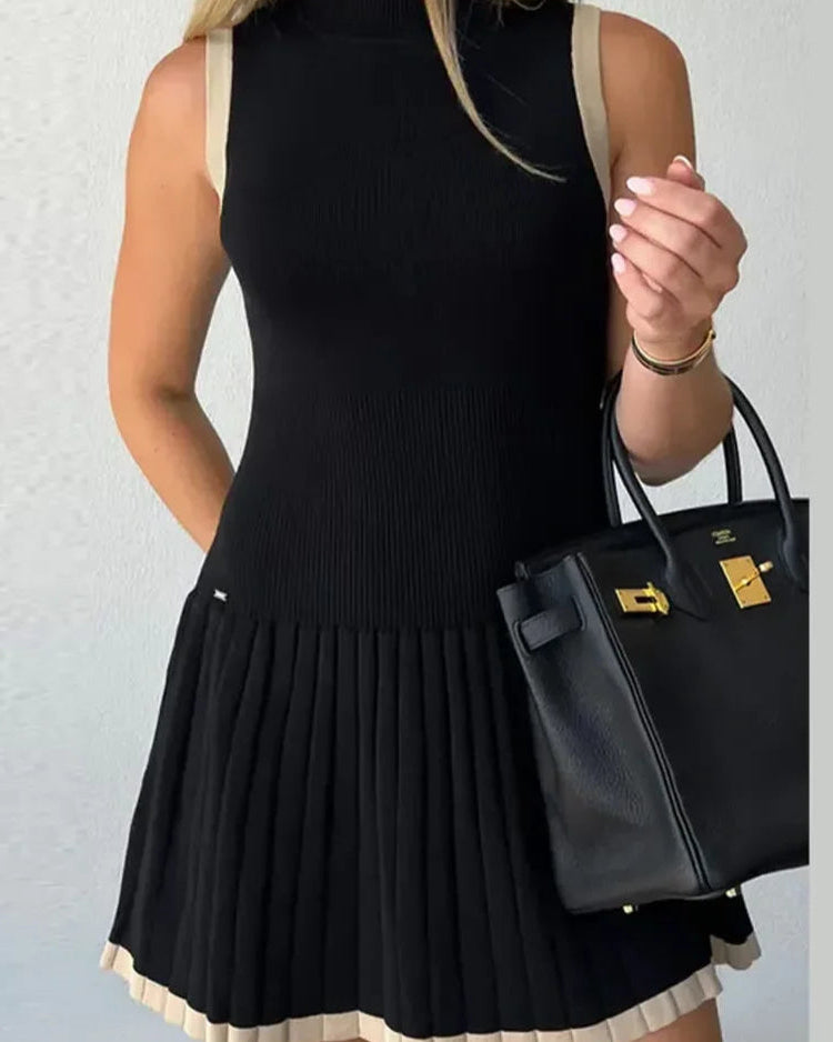 Robe Luce noire pour femme, en maille avec col rond et coupe slim élégante.