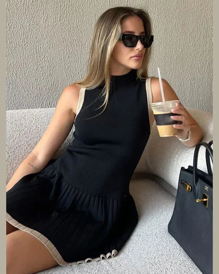 Robe Luce noire sans manches, coupe slim au-dessus du genou, style Old Money.