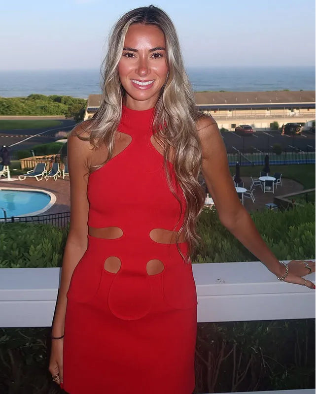 Robe Sarah rouge, design moderne et élégant pour un look distingué.