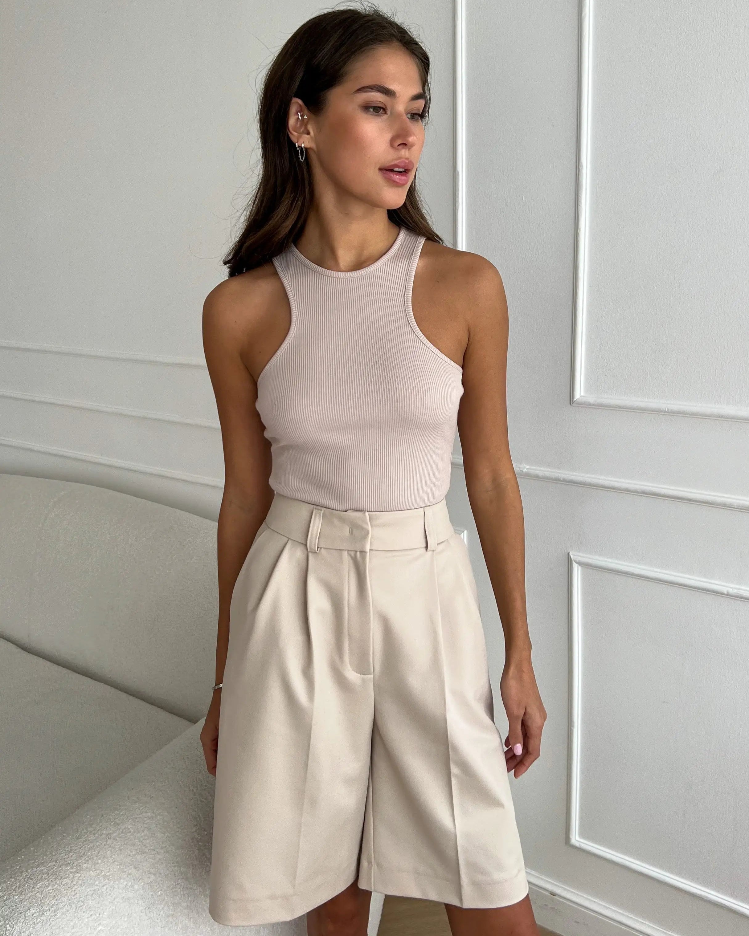 Short Aliette abricot pour femme, idéal pour un style décontracté.